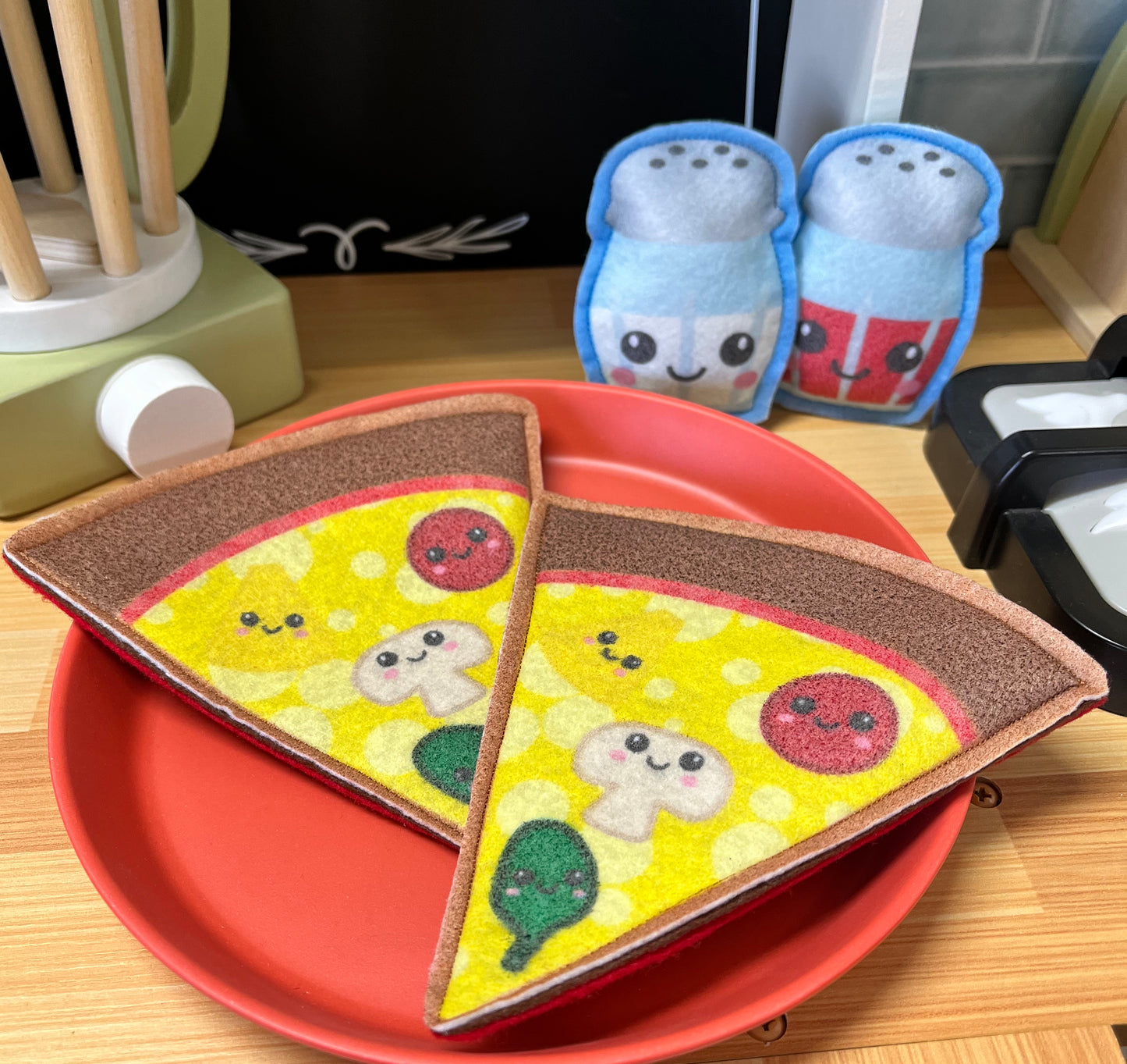 Pizza and Shakers DIY Felt Craft Panel